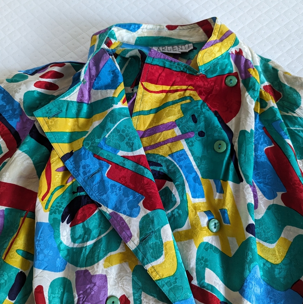 Argenti Vintage Bold Colorful Print Cropped Double Breasted Silk Blouse, size 6 - Picture 7 of 13